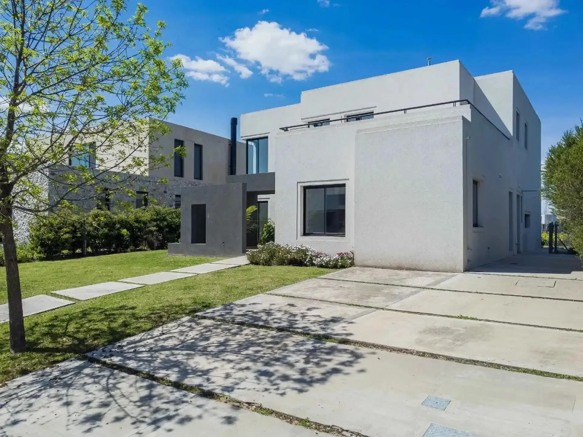Casa Al Golf en venta- 226 m2 -En Canton Golf- excelente construccion
