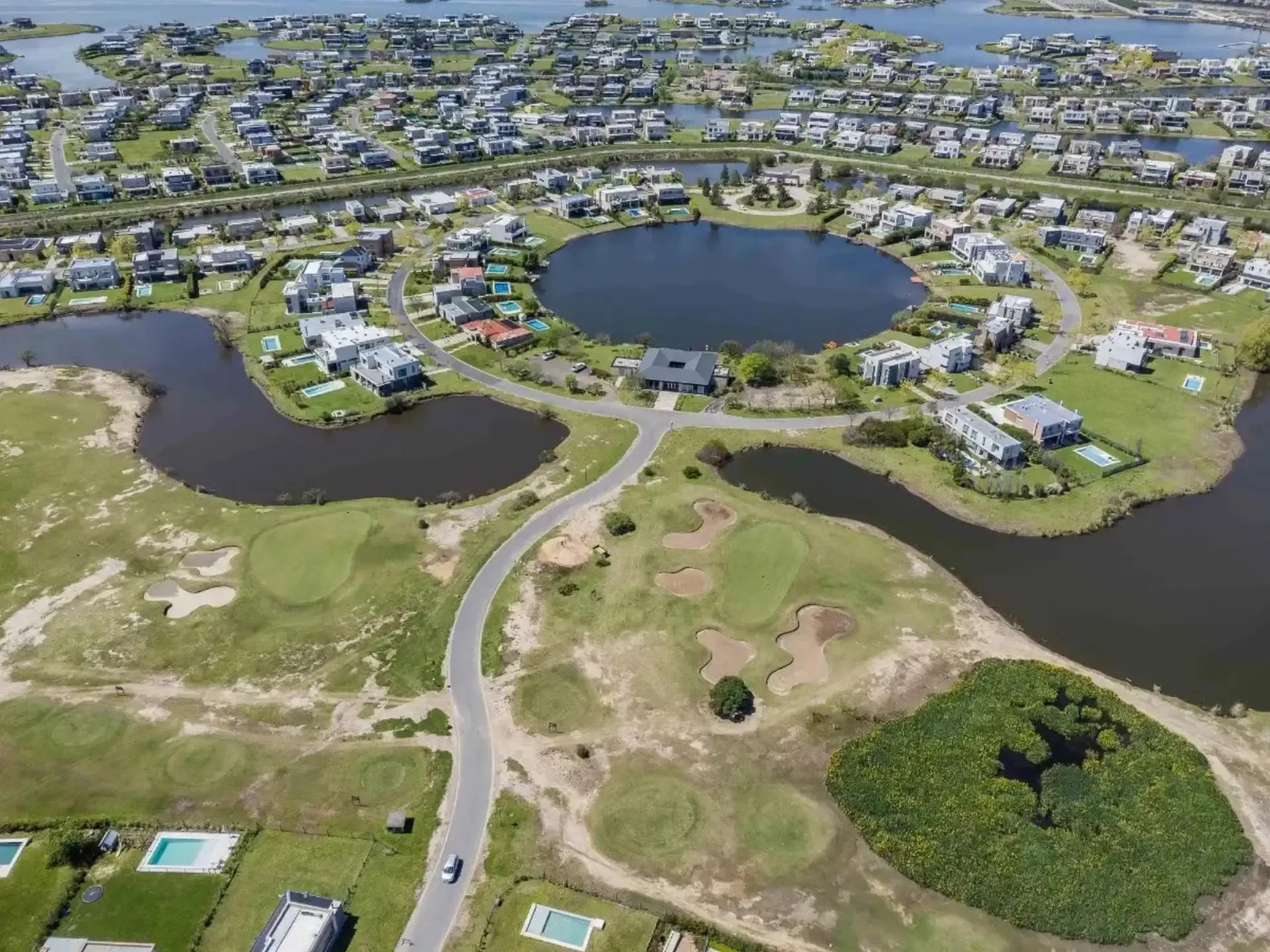 Casa Al Golf en venta- 226 m2 -En Canton Golf- excelente construccion