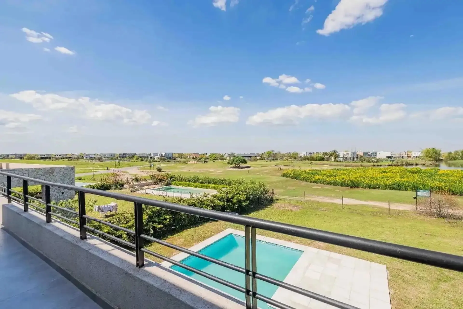 Casa Al Golf en venta- 226 m2 -En Canton Golf- excelente construccion
