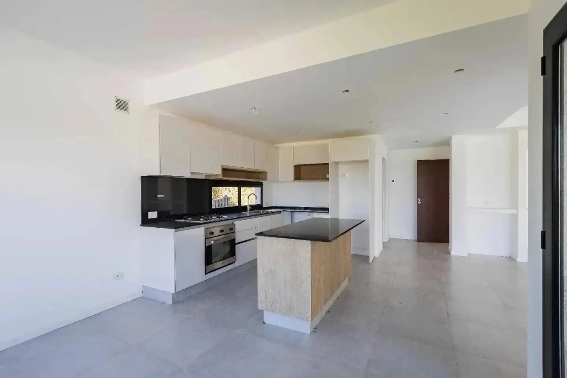 Casa Al Golf en venta- 226 m2 -En Canton Golf- excelente construccion