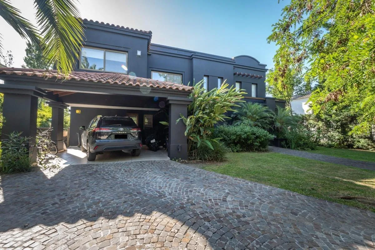Venta de fabulosa casa en La Alameda Nordelta