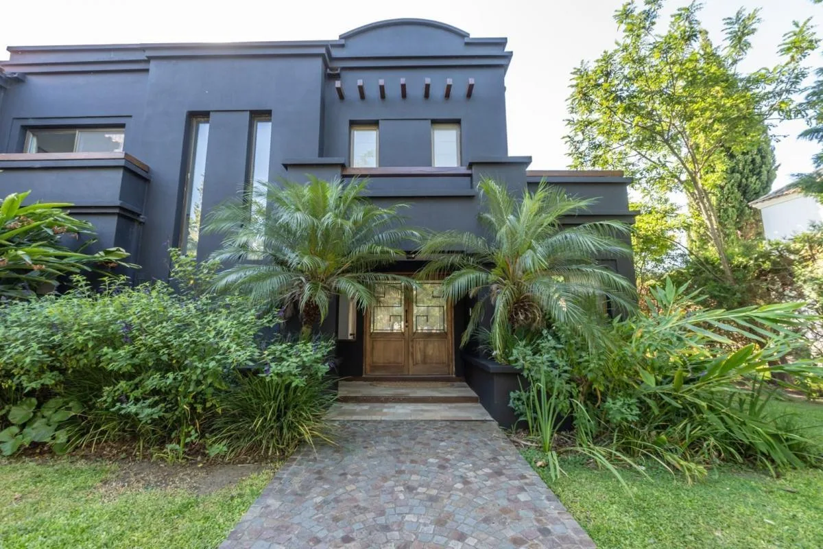 Venta de fabulosa casa en La Alameda Nordelta