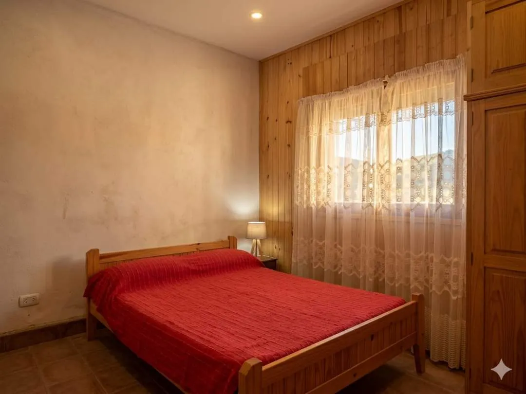 440- VENDE CHALET 4 AMBIENTES .-