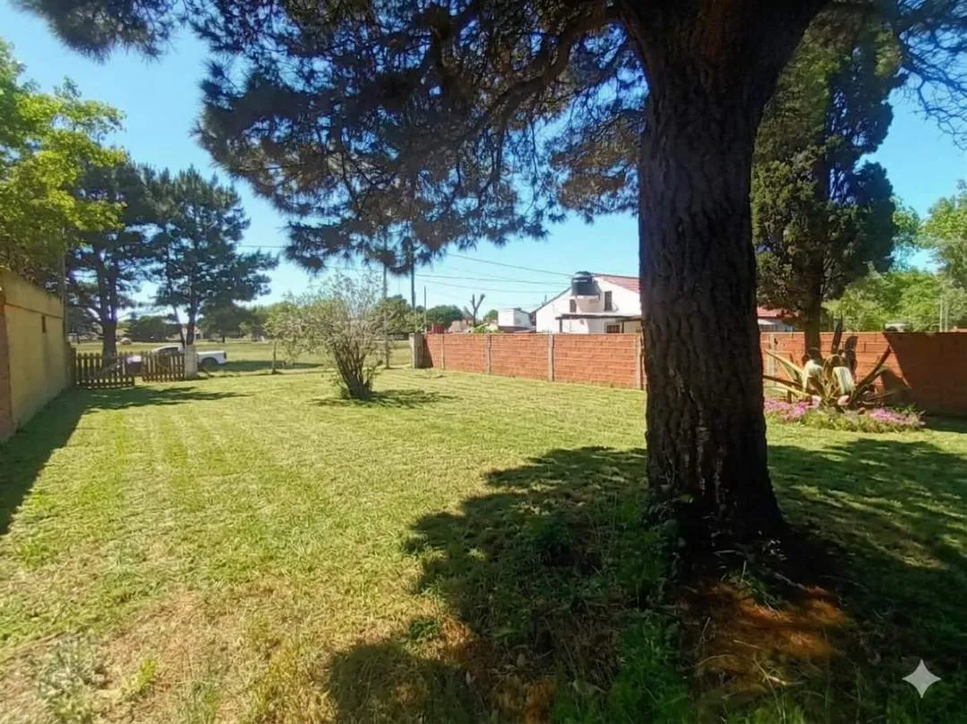 440- VENDE CHALET 4 AMBIENTES .-