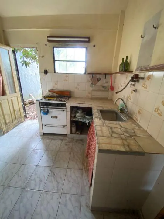 440- VENDE CHALET 4 AMBIENTES .-