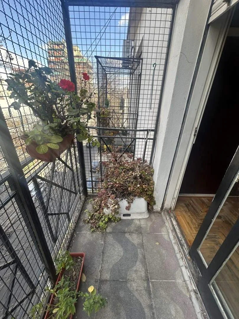 ALMAGRO. Sanchez de Loria al 500. VENTA de 3 ambientes con terraza. Frente 2 balcones, EXP 160.000