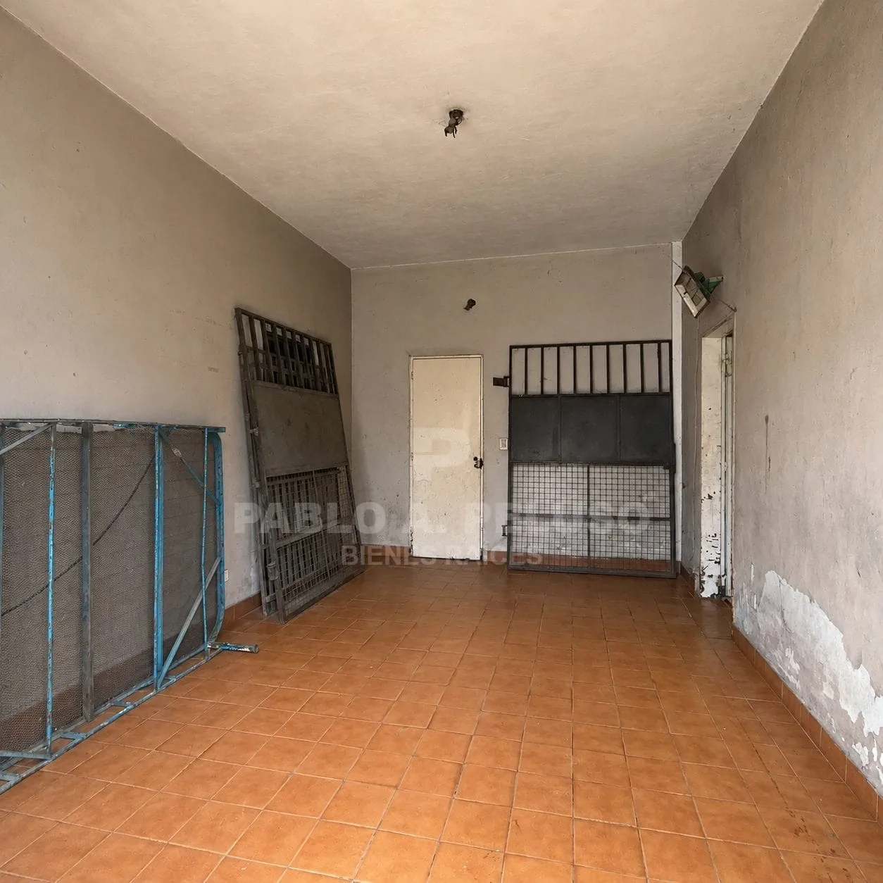 VENTA DEPARTAMENTO 3 AMBIENTES CON LOCAL, MERLO ZONA OESTE. BS. AS.