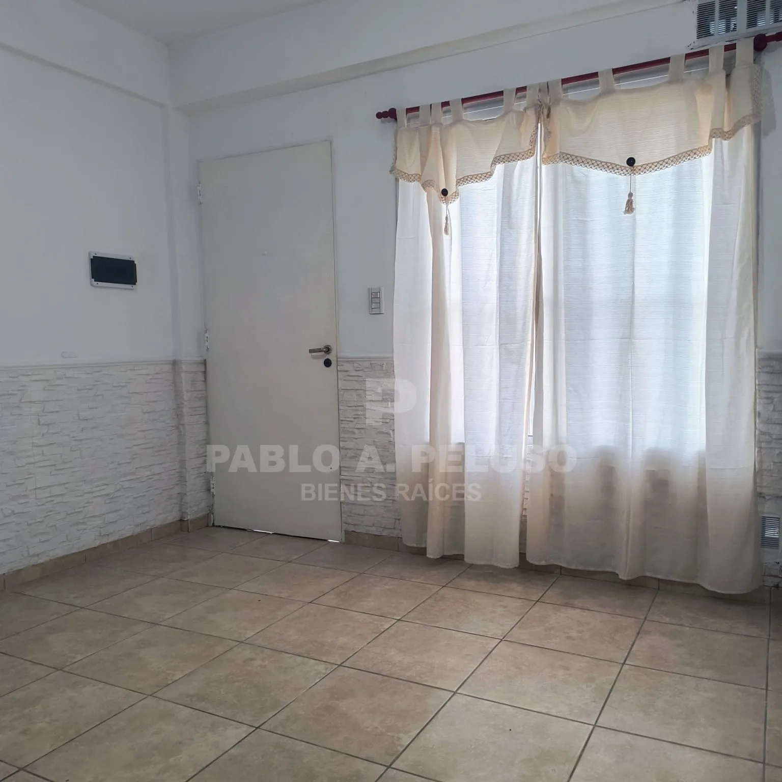 ALQUILER DE DEPARTAMENTO DOS AMBIENTES EN MERLO.