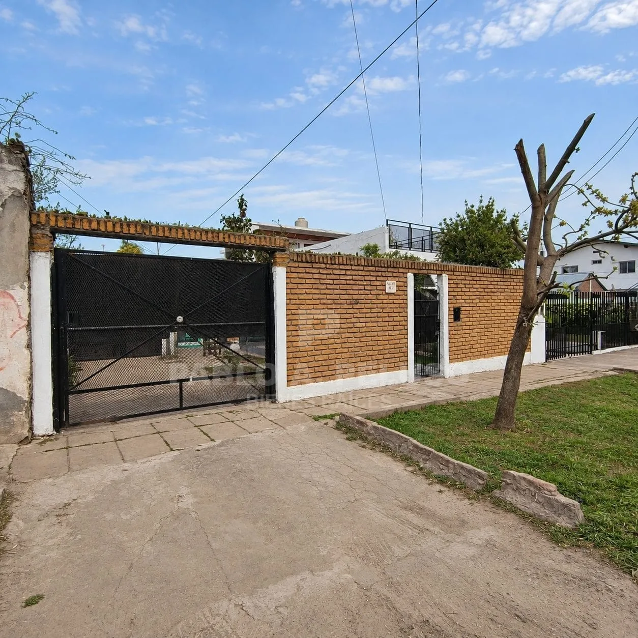 CASA 5 AMBIENTES EN LIBERTAD MERLO.  ZONA OESTE. BUENOS AIRES