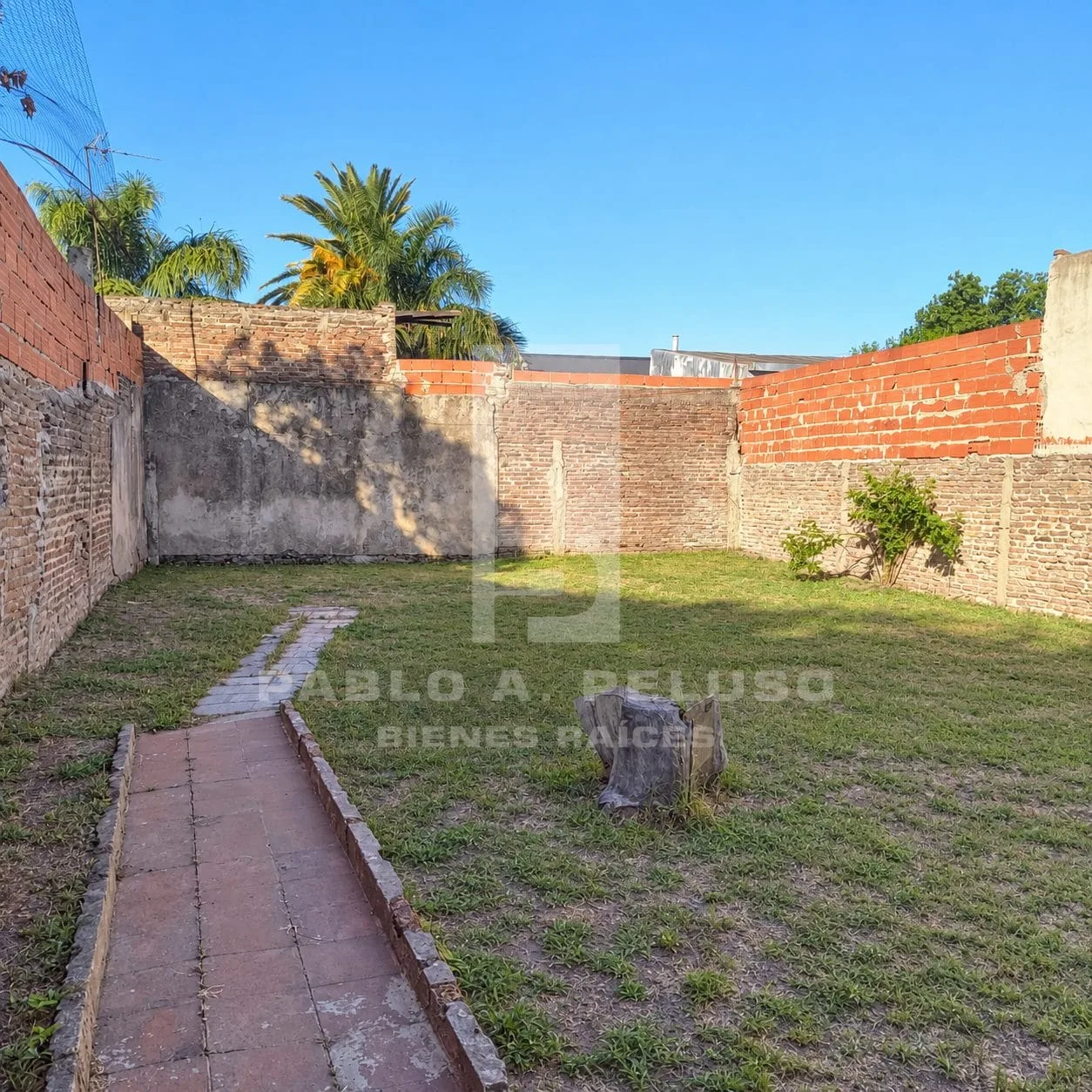 VENTA DE CASA DOS AMBIENTES CON AMPLIO LOTE EN  MERLO. ZONA OESTE. BUENOS AIRES