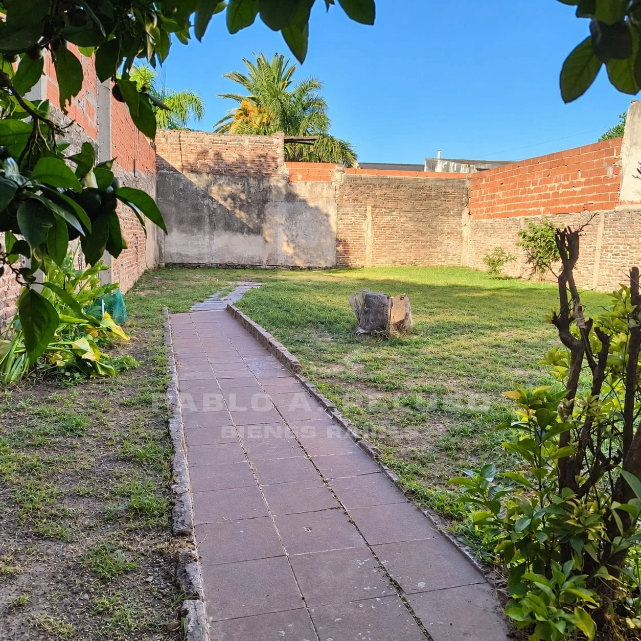 VENTA DE CASA DOS AMBIENTES CON AMPLIO LOTE EN  MERLO. ZONA OESTE. BUENOS AIRES