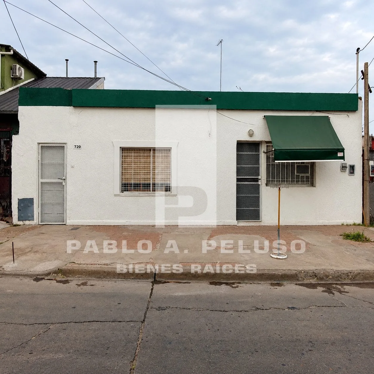 VENTA DE CASA DOS AMBIENTES CON AMPLIO LOTE EN  MERLO. ZONA OESTE. BUENOS AIRES