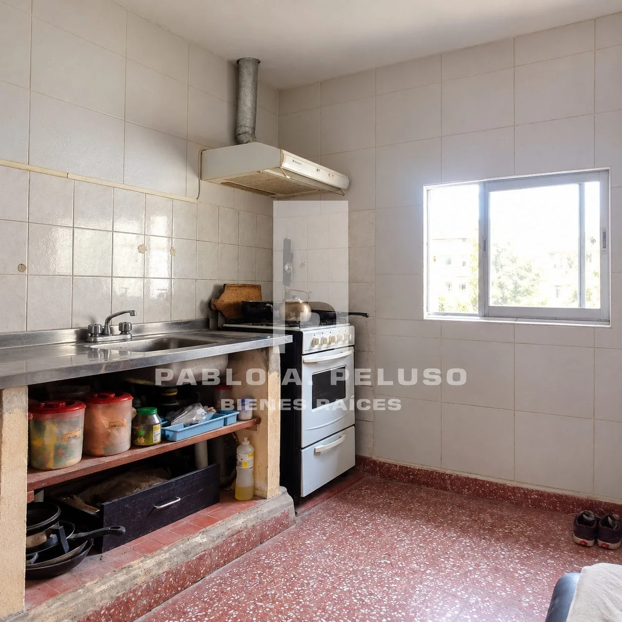 VENTA DE CASA DOS AMBIENTES CON AMPLIO LOTE EN  MERLO. ZONA OESTE. BUENOS AIRES
