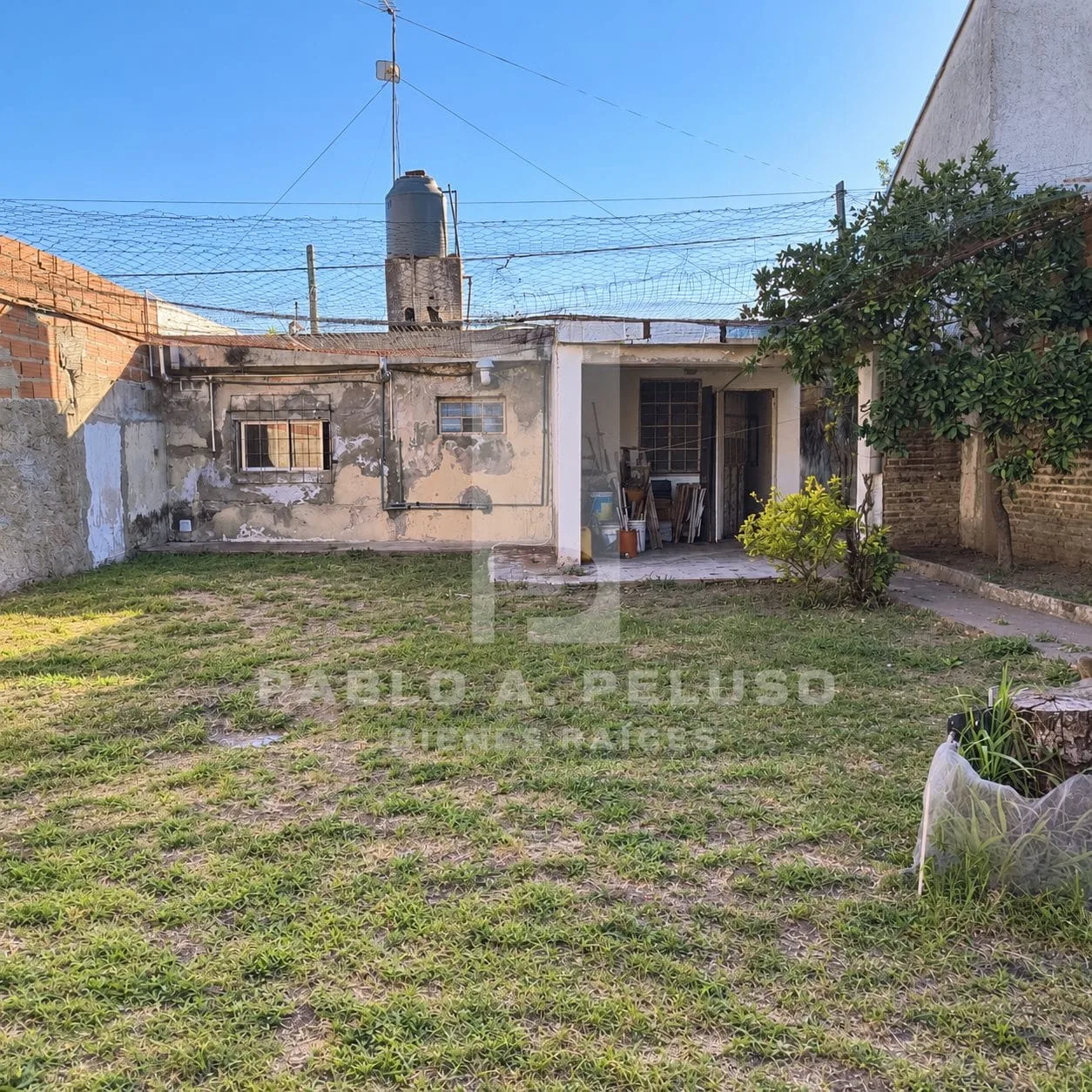 VENTA DE CASA DOS AMBIENTES CON AMPLIO LOTE EN  MERLO. ZONA OESTE. BUENOS AIRES