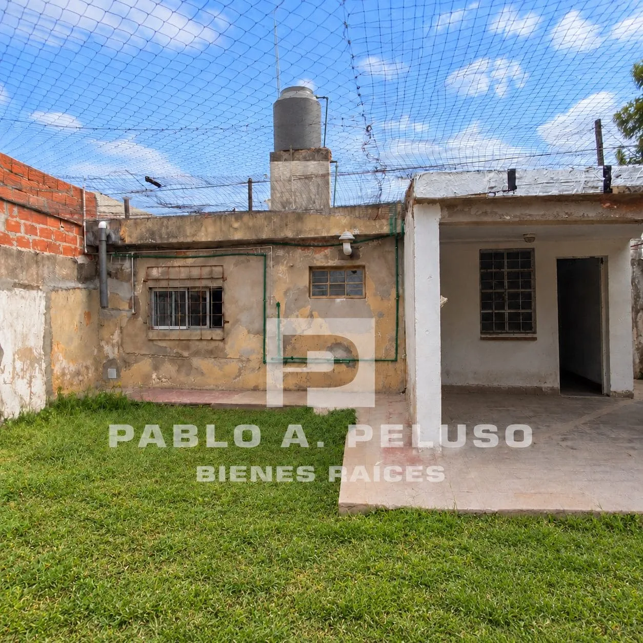 VENTA DE CASA DOS AMBIENTES CON AMPLIO LOTE EN  MERLO. ZONA OESTE. BUENOS AIRES