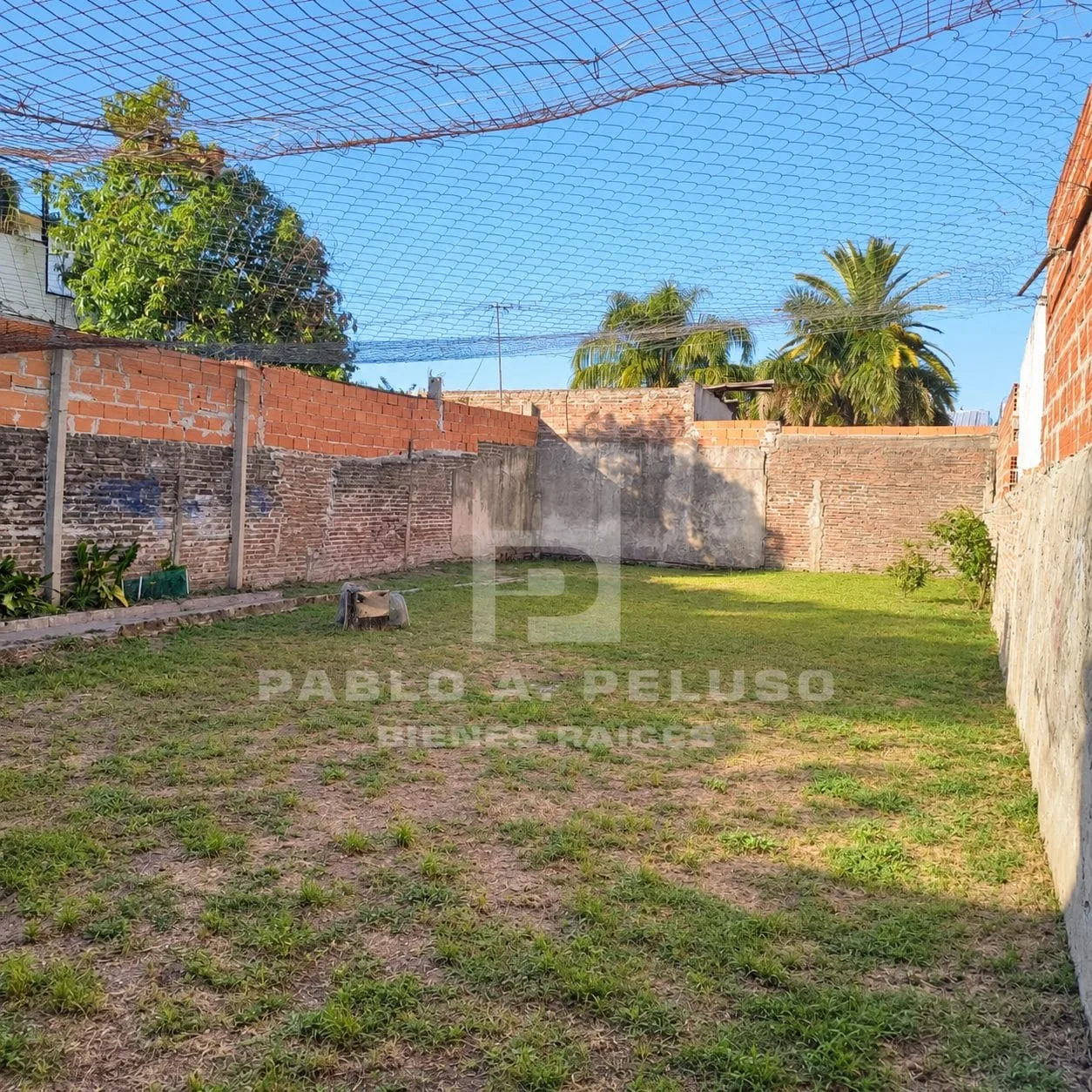 VENTA DE CASA DOS AMBIENTES CON AMPLIO LOTE EN  MERLO. ZONA OESTE. BUENOS AIRES