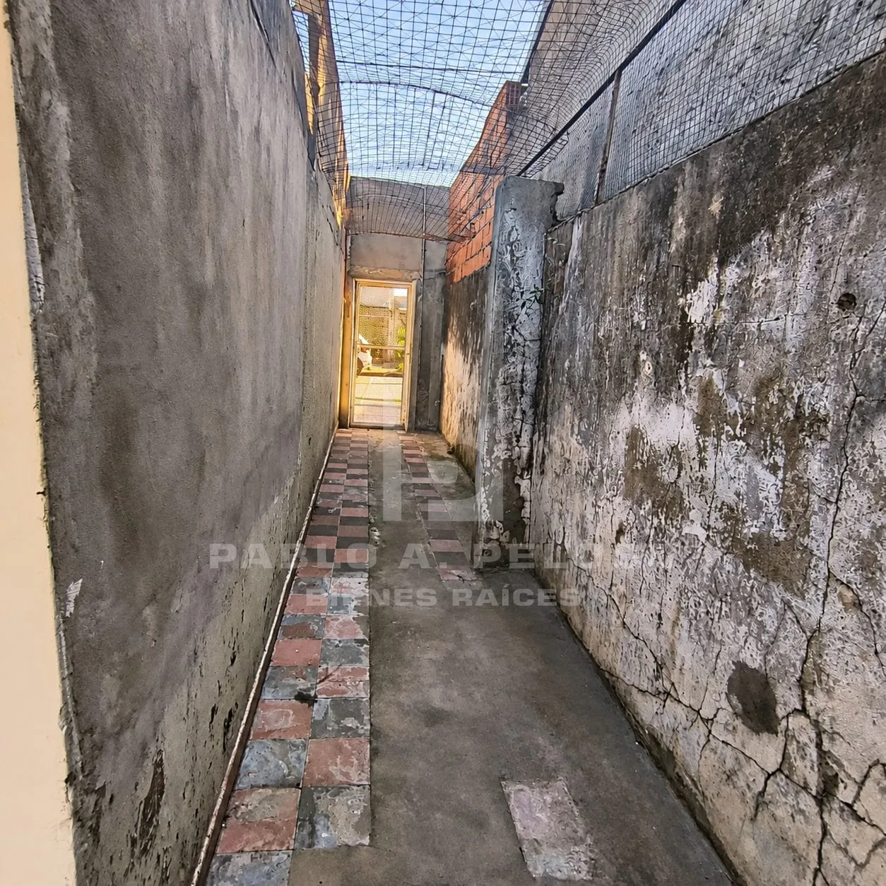 VENTA DE CASA DOS AMBIENTES CON AMPLIO LOTE EN  MERLO. ZONA OESTE. BUENOS AIRES