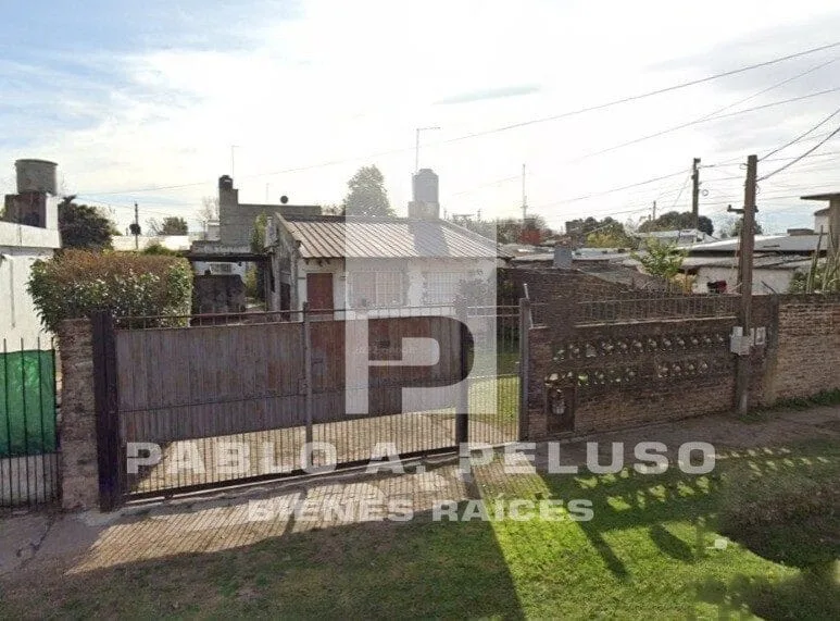 VENTA DOS CASAS, 2 Y 3 AMBIENTES. LIBERTAD, MERLO. ZONA OESTE. BUENOS AIRES