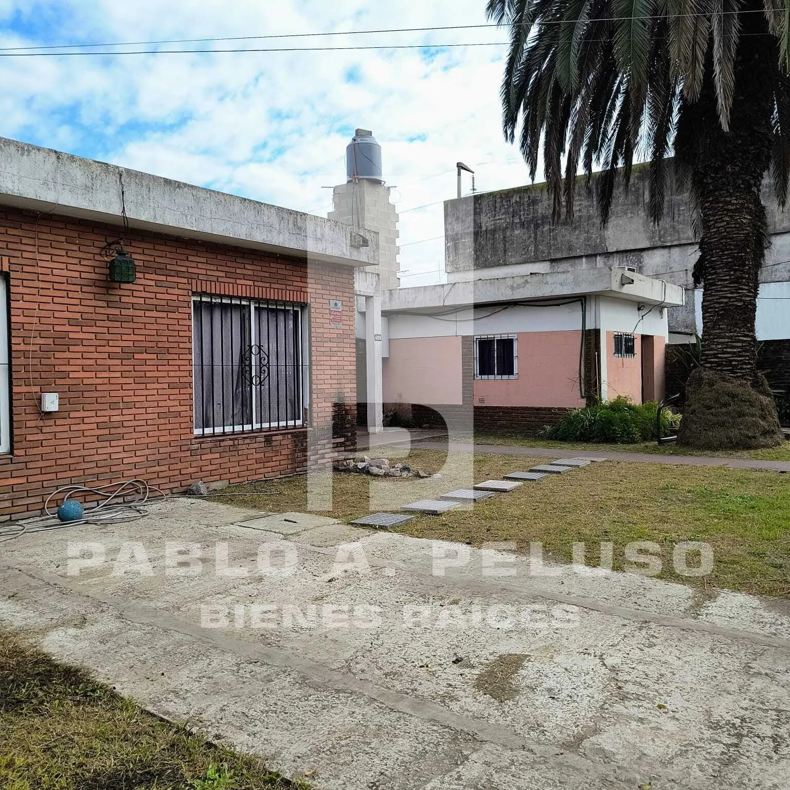 VENTA CASA 4 AMBIENTES Y MONOAMBIENTE EN MERLO. ZONA OESTE. BUENOS AIRES.