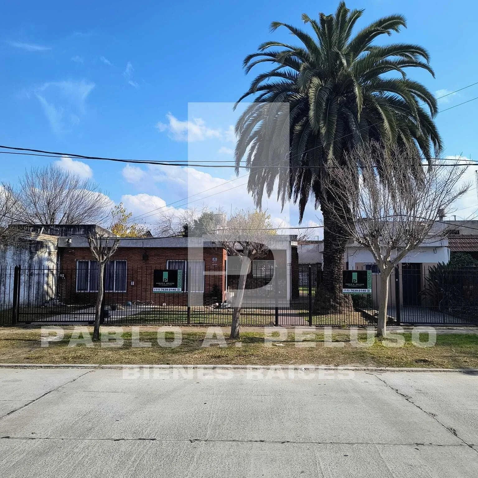 VENTA CASA 4 AMBIENTES Y MONOAMBIENTE EN MERLO. ZONA OESTE. BUENOS AIRES.
