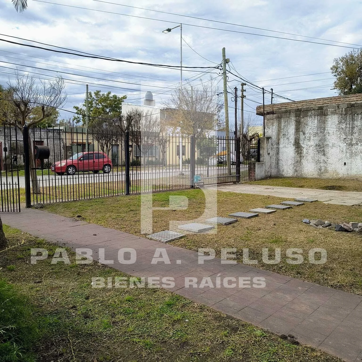 VENTA CASA 4 AMBIENTES Y MONOAMBIENTE EN MERLO. ZONA OESTE. BUENOS AIRES.