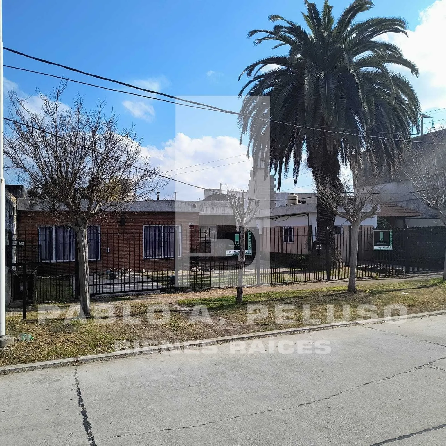 VENTA CASA 4 AMBIENTES Y MONOAMBIENTE EN MERLO. ZONA OESTE. BUENOS AIRES.