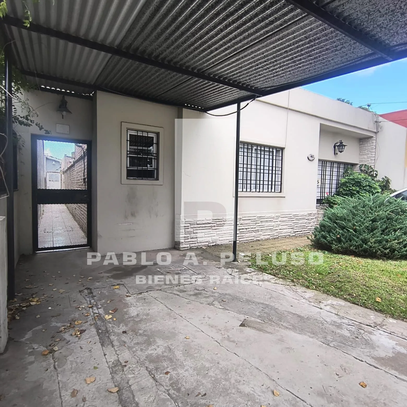 VENTA CASA, TRES AMBIENTES EN MERLO. ZONA OESTE. BUENOS AIRES.