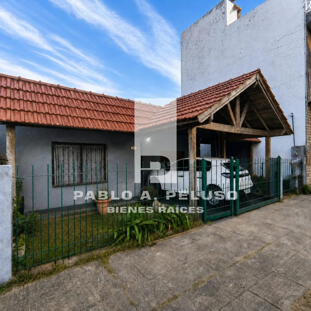 VENTA CASA AL FRENTE Y CASA AL CONTRAFRENTE. MERLO. ZONA OESTE. BUENOS AIRES.