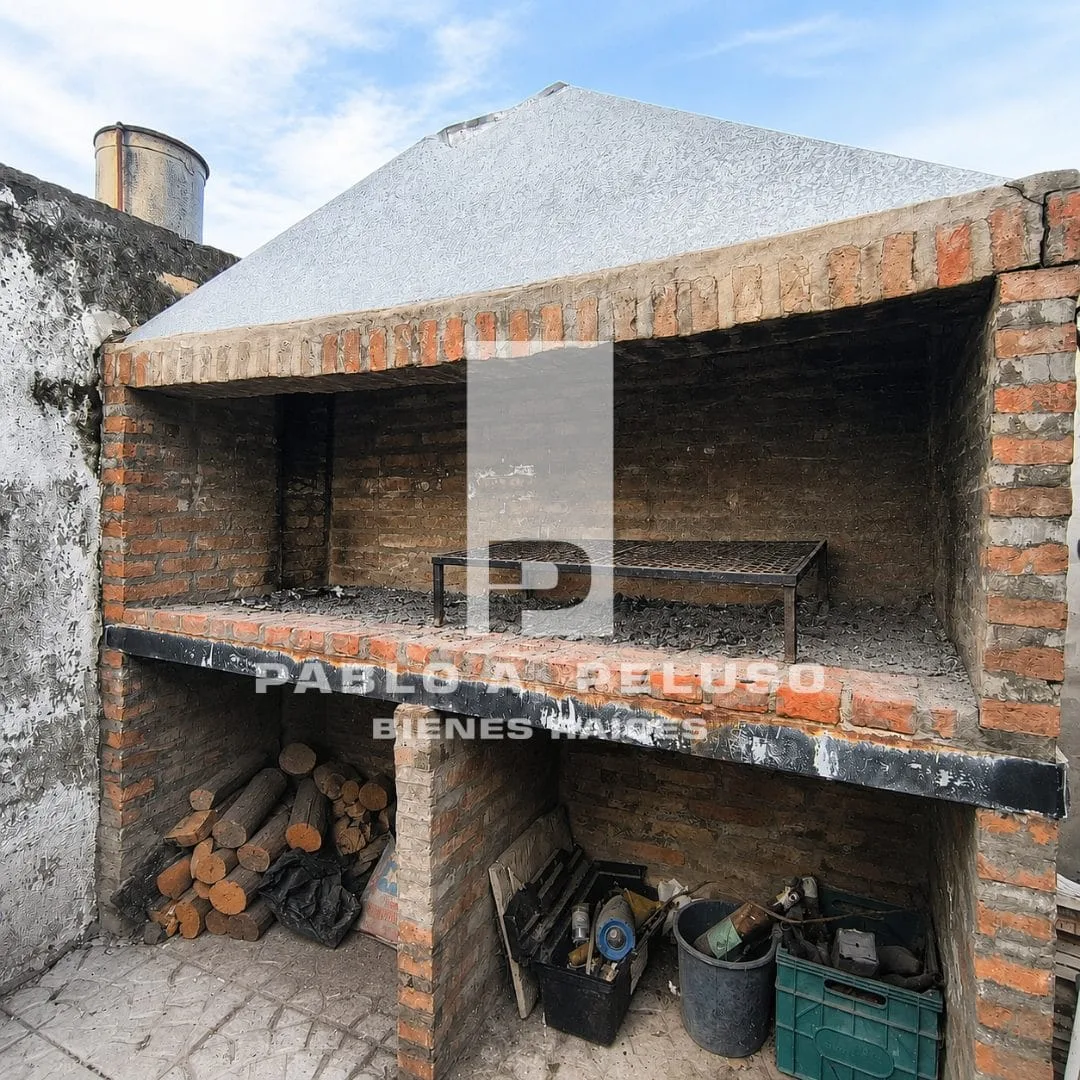 VENTA CASA AL FRENTE Y CASA AL CONTRAFRENTE. MERLO. ZONA OESTE. BUENOS AIRES.
