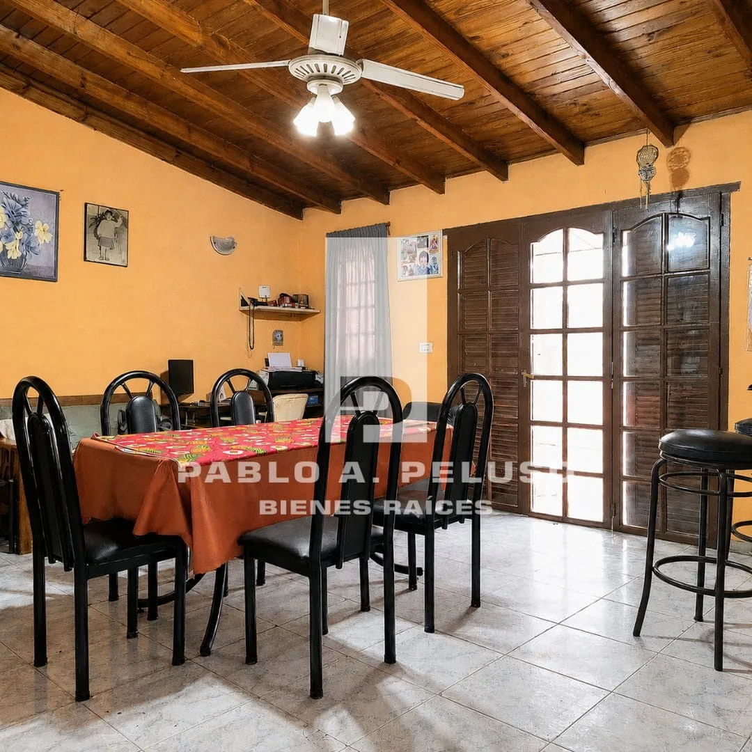 VENTA CASA AL FRENTE Y CASA AL CONTRAFRENTE. MERLO. ZONA OESTE. BUENOS AIRES.