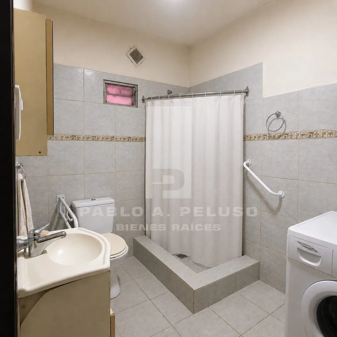 VENTA DE  CASA 4 AMBIENTES Y DOS DEPARTAMENTOS. LIBERTAD, MERLO. ZONA SUR. BUENOS AIRES.