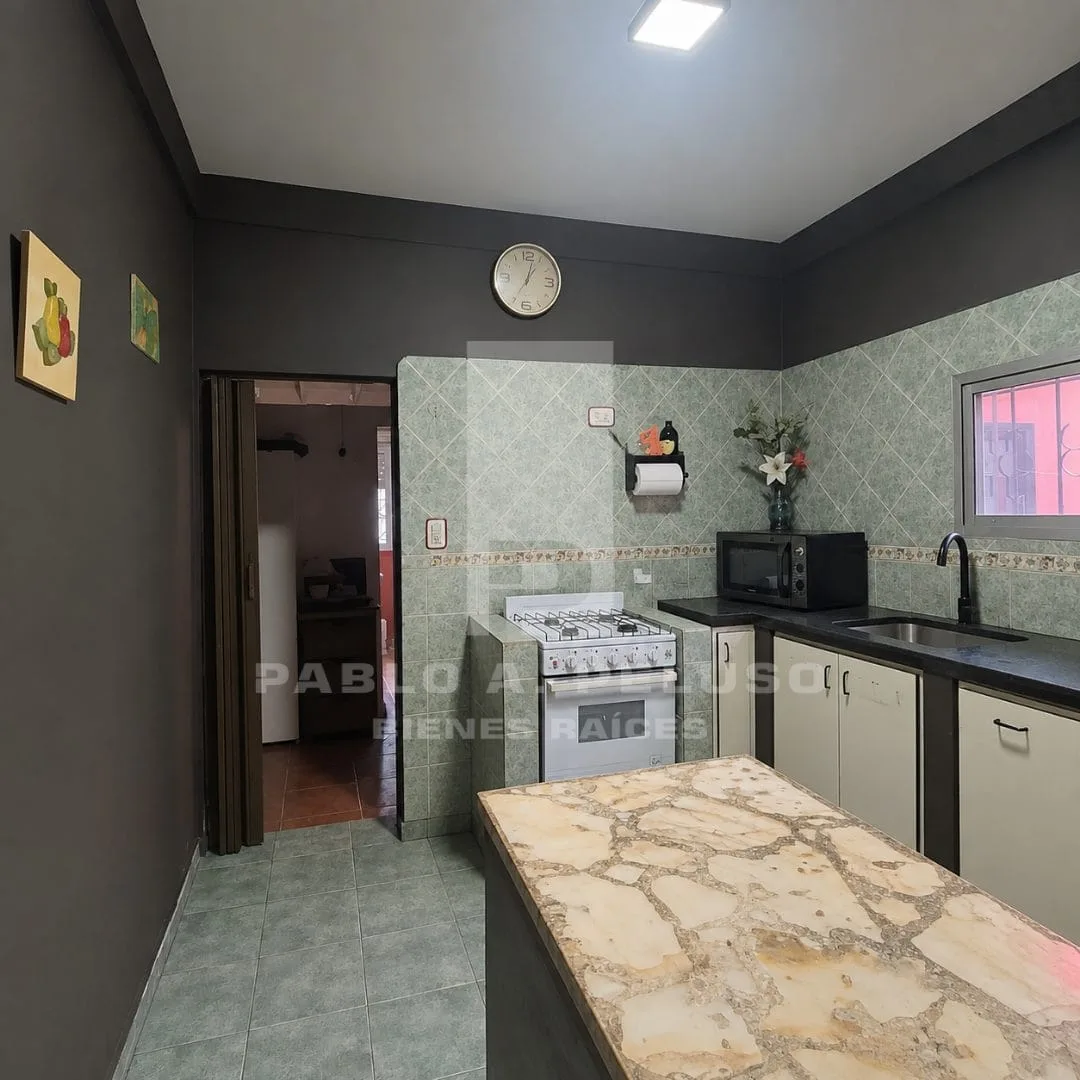 VENTA DE  CASA 4 AMBIENTES Y DOS DEPARTAMENTOS. LIBERTAD, MERLO. ZONA SUR. BUENOS AIRES.