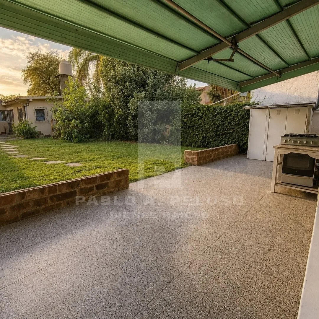 VENTA DE DOS CASAS, 4 AMBIENTES,  EN MERLO. ZONA OESTE, BUENOS AIRES