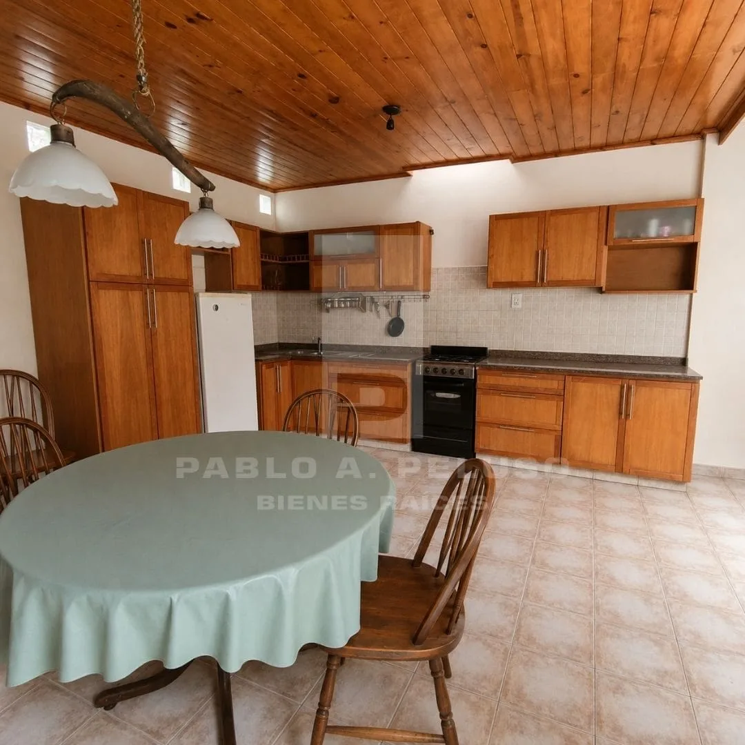 VENTA DE DOS CASAS, 4 AMBIENTES,  EN MERLO. ZONA OESTE, BUENOS AIRES