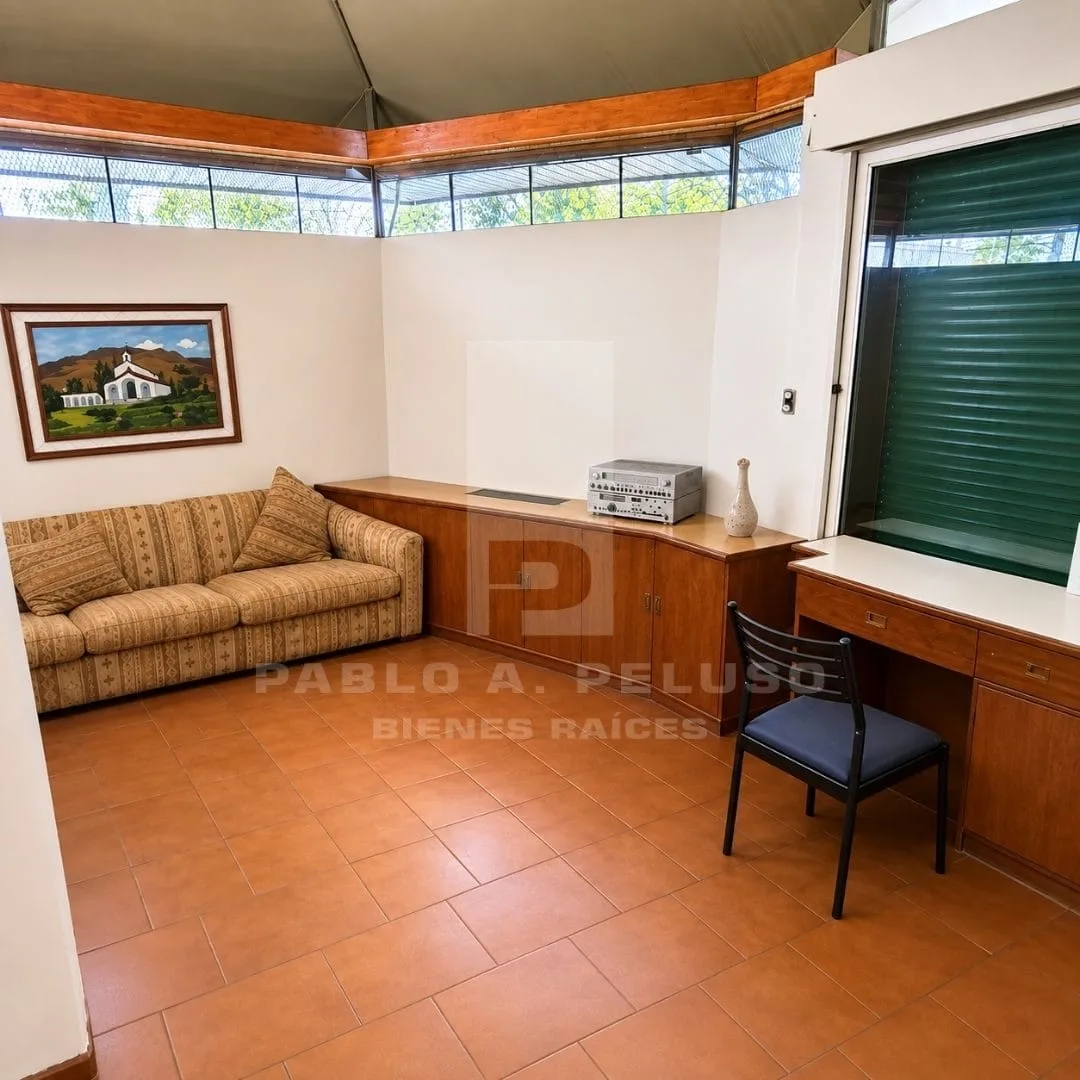 VENTA DE DOS CASAS, 4 AMBIENTES,  EN MERLO. ZONA OESTE, BUENOS AIRES