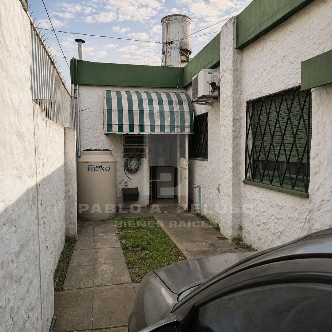 VENTA DE DOS CASAS, 4 AMBIENTES,  EN MERLO. ZONA OESTE, BUENOS AIRES