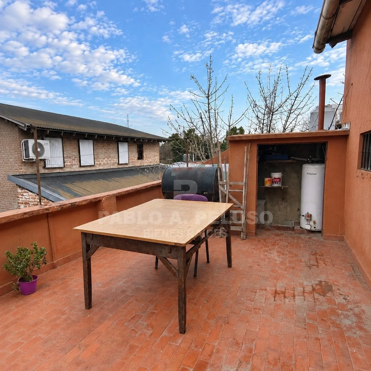 VENTA DE DOS LOCALES Y UN DEPARTAMENTO A REFACCIONAR EN MERLO.  ZONA OESTE. BUENOS AIRES.