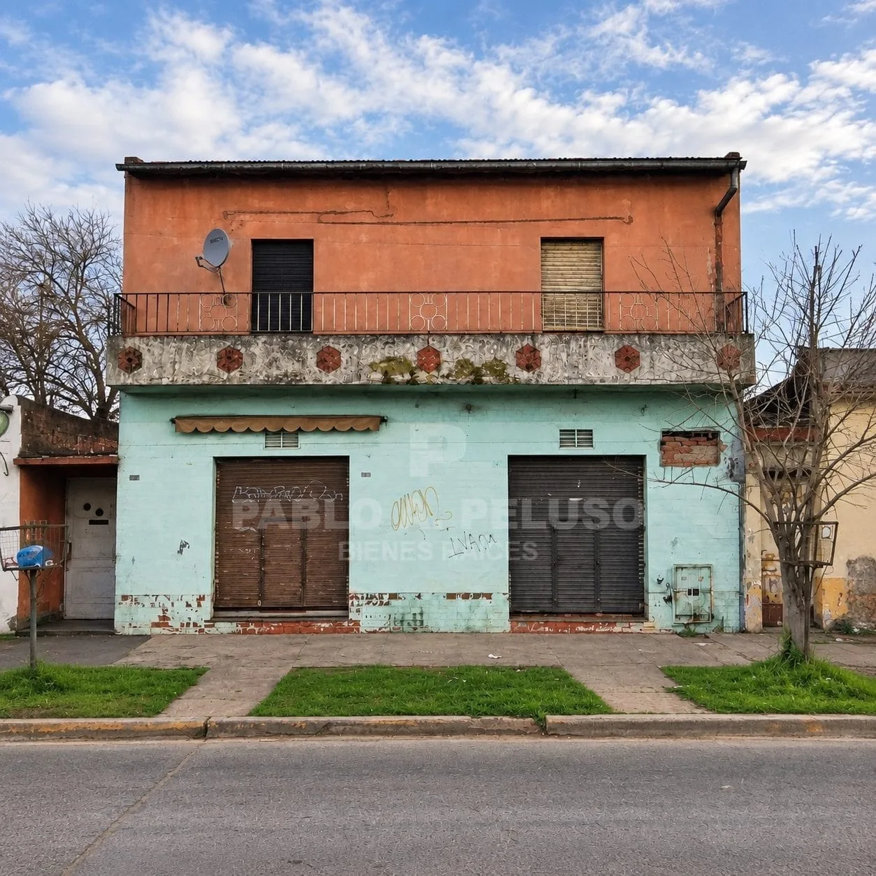 VENTA DE DOS LOCALES Y UN DEPARTAMENTO A REFACCIONAR EN MERLO.  ZONA OESTE. BUENOS AIRES.