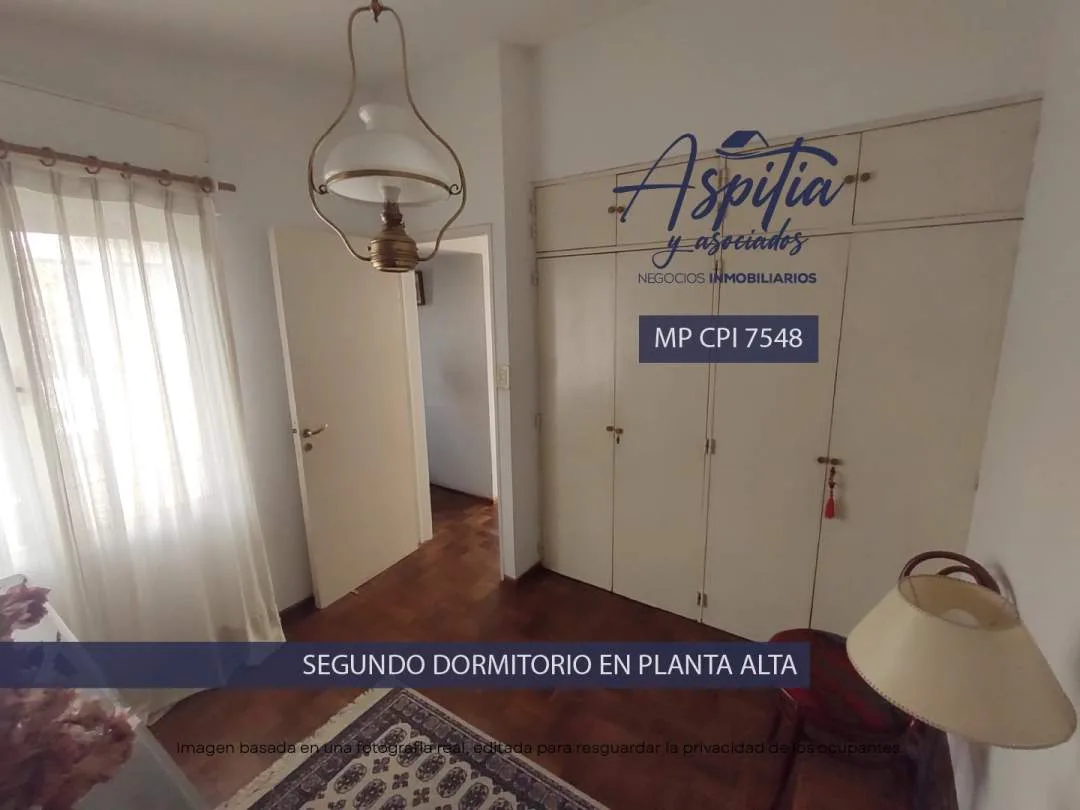 VENTA Casa 5 dormitorios con quincho y cochera en Poeta Lugones