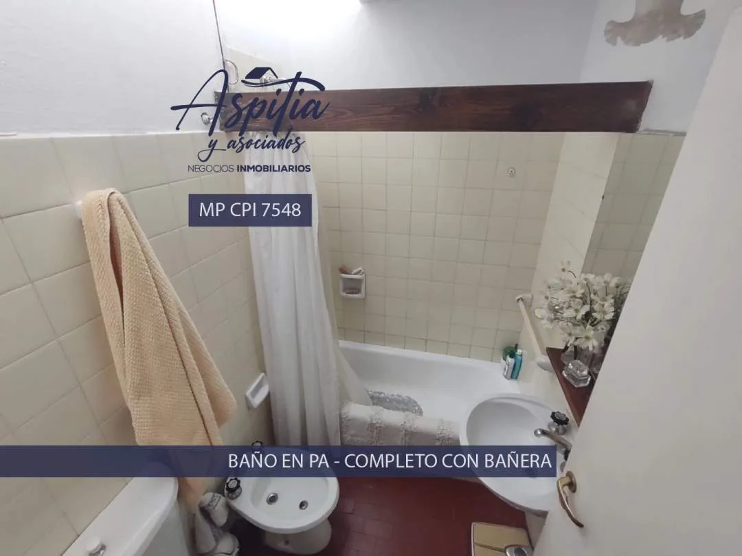 VENTA Casa 5 dormitorios con quincho y cochera en Poeta Lugones