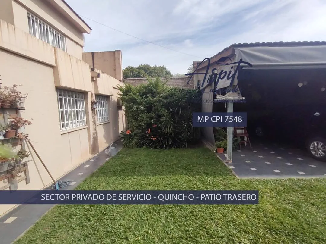 VENTA Casa 5 dormitorios con quincho y cochera en Poeta Lugones