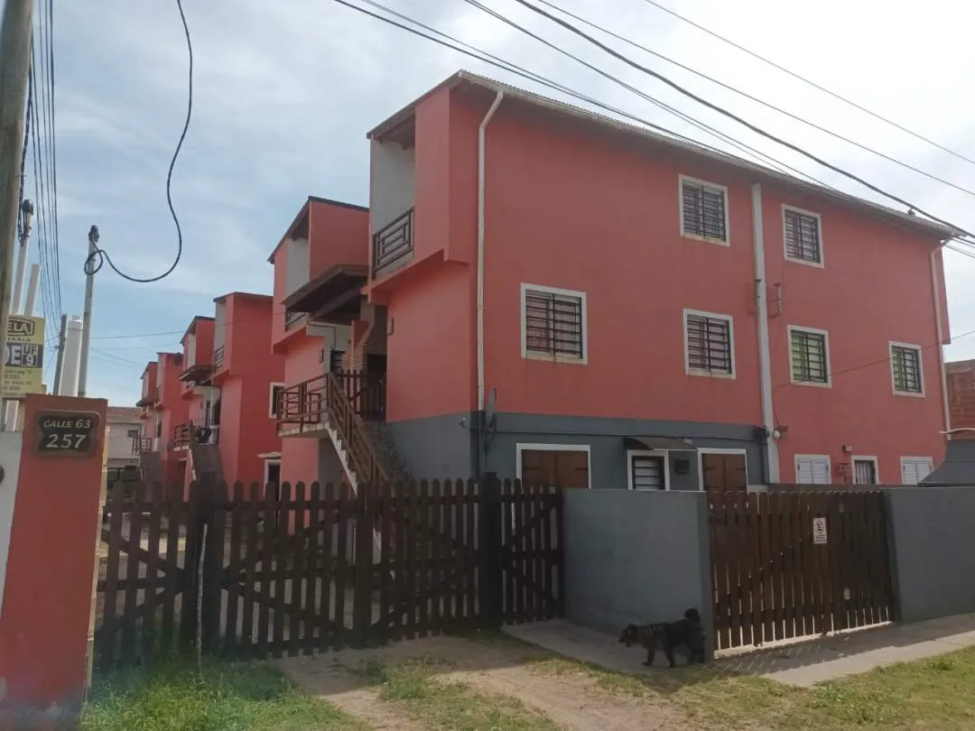 447 - VENDE DEPARTAMENTO EN PLANTA BAJA