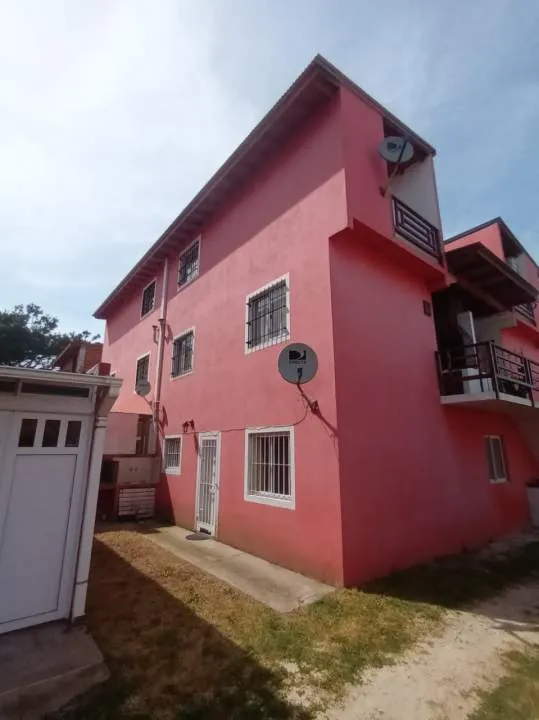 447 - VENDE DEPARTAMENTO EN PLANTA BAJA