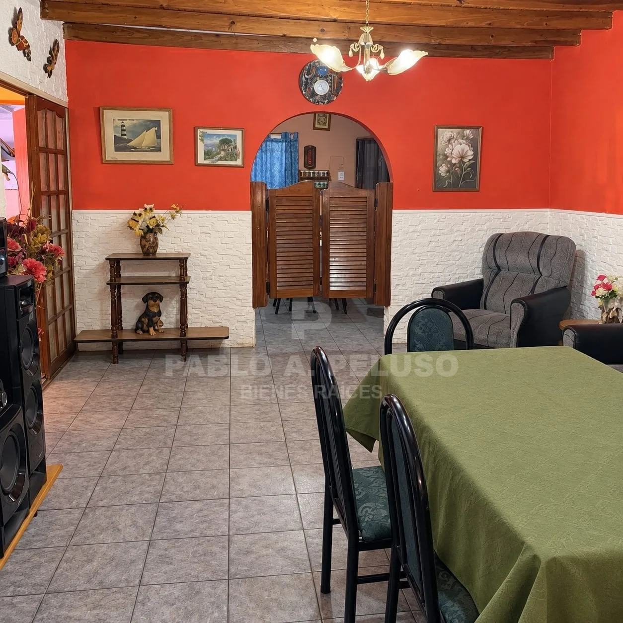 VENTA  DE CASA  5 AMBIENTES,  CON GARAGE EN  MERLO. ZONA OESTE. BUENOS AIRES.