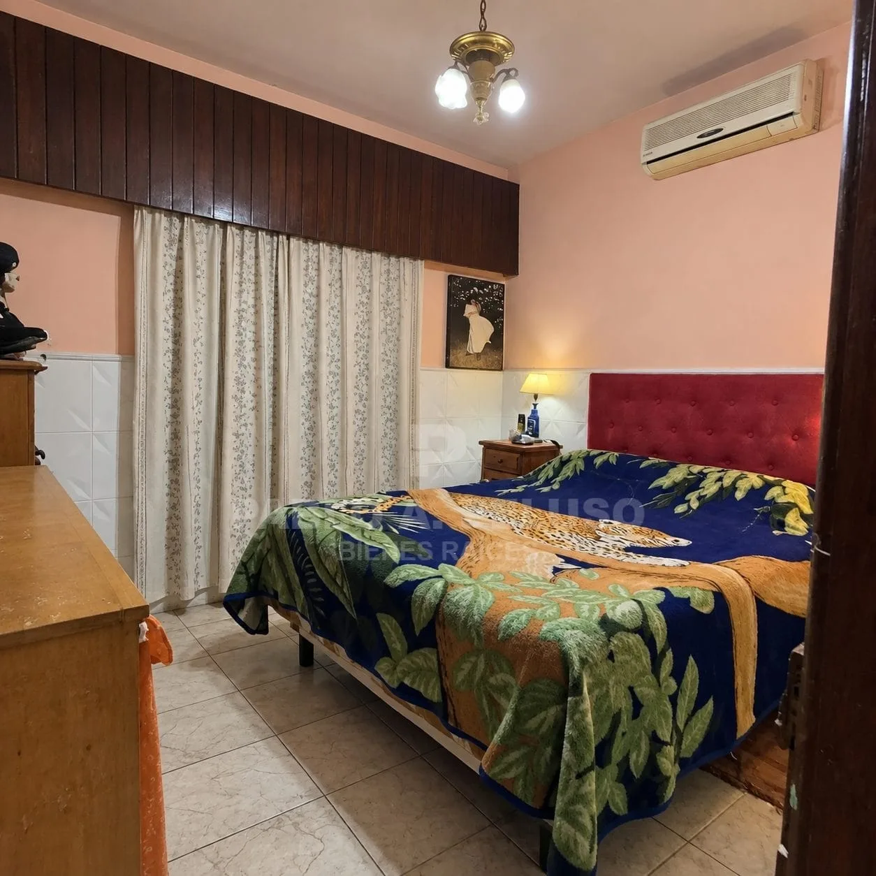 VENTA  DE CASA  5 AMBIENTES,  CON GARAGE EN  MERLO. ZONA OESTE. BUENOS AIRES.