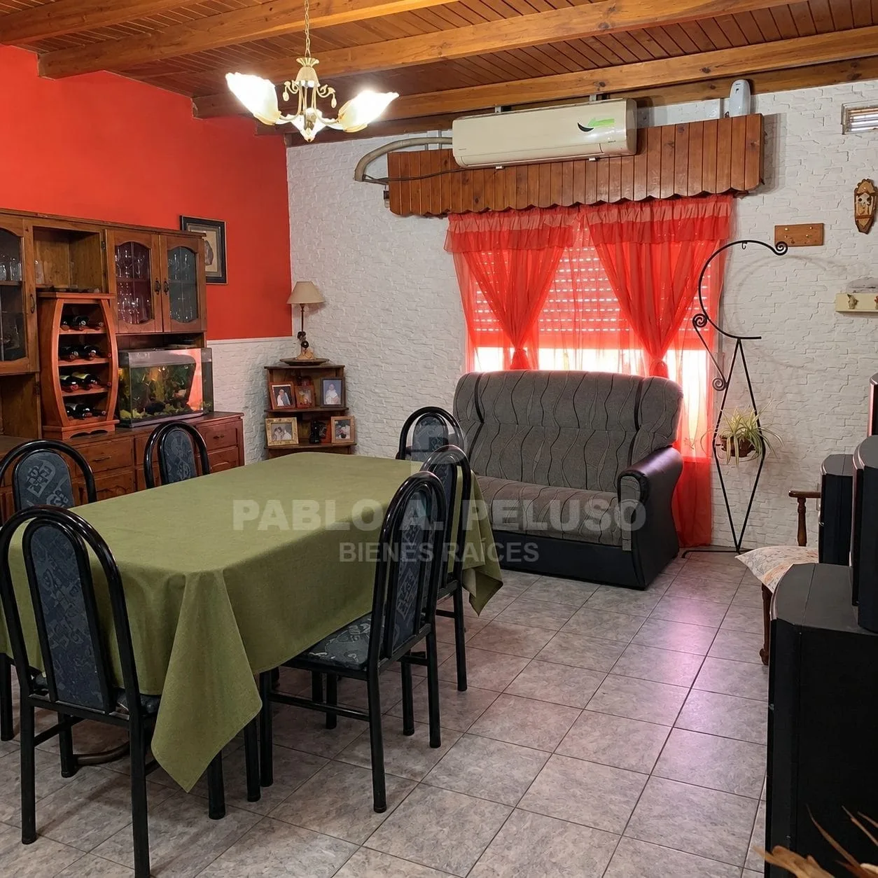 VENTA  DE CASA  5 AMBIENTES,  CON GARAGE EN  MERLO. ZONA OESTE. BUENOS AIRES.