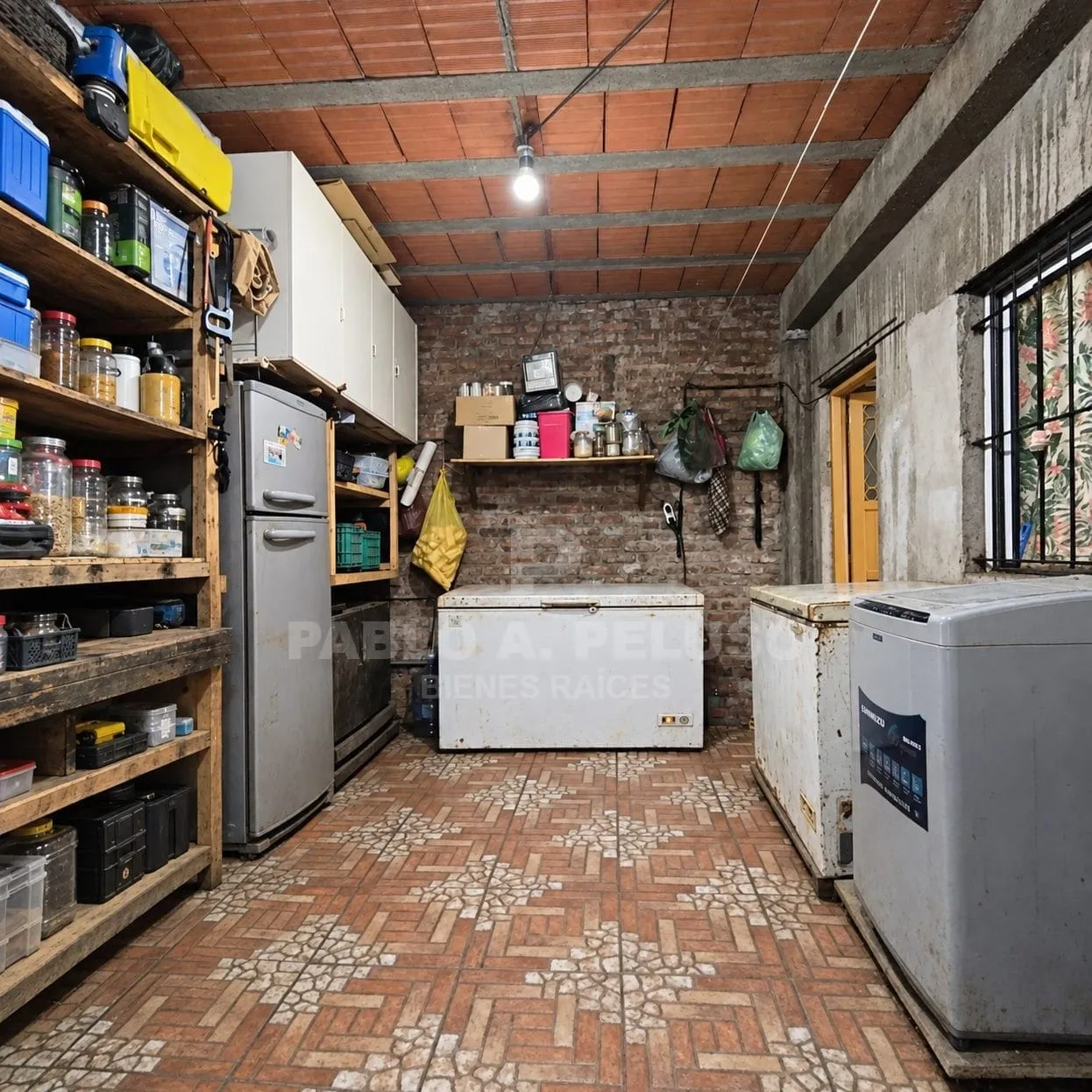 VENTA  DE CASA  5 AMBIENTES,  CON GARAGE EN  MERLO. ZONA OESTE. BUENOS AIRES.