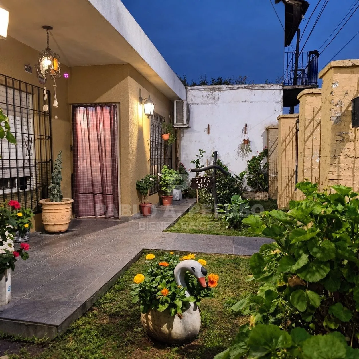 VENTA  DE CASA  5 AMBIENTES,  CON GARAGE EN  MERLO. ZONA OESTE. BUENOS AIRES.
