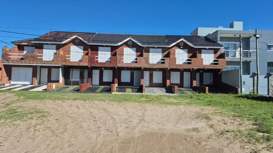 TRIPLEX EN ALQUILER ANUAL