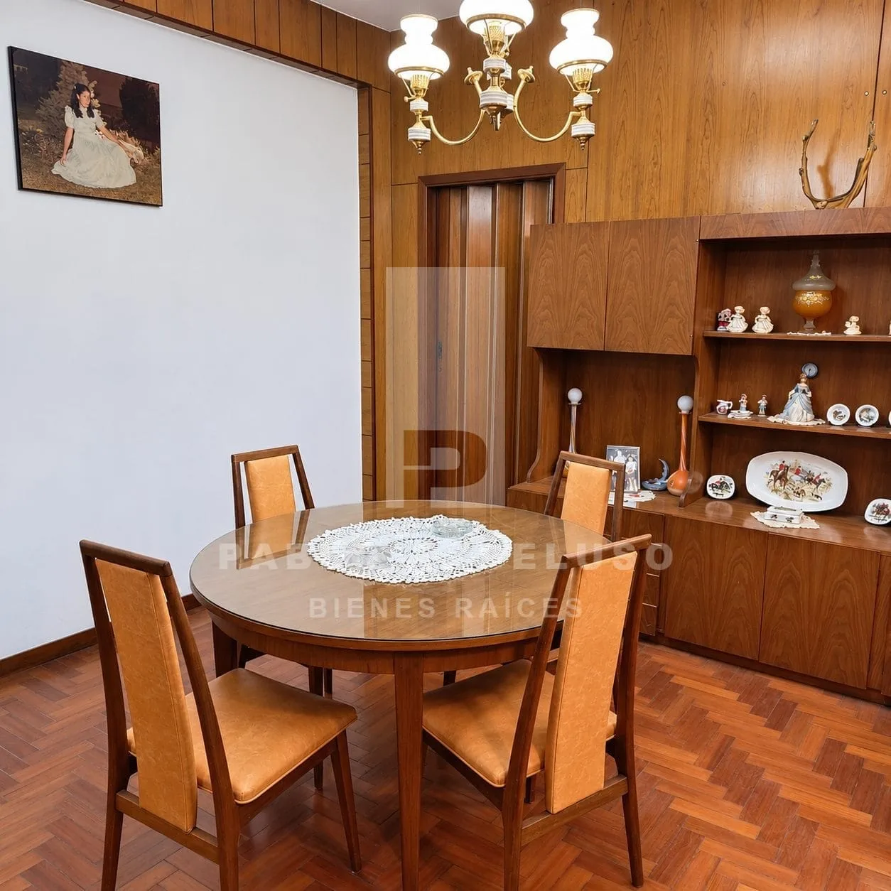 VENTA DE CASA 4 AMBIENTES CON JARDIN Y COCHERA EN MERLO
